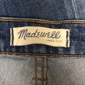 Madewell distressed slim boy jean size 26